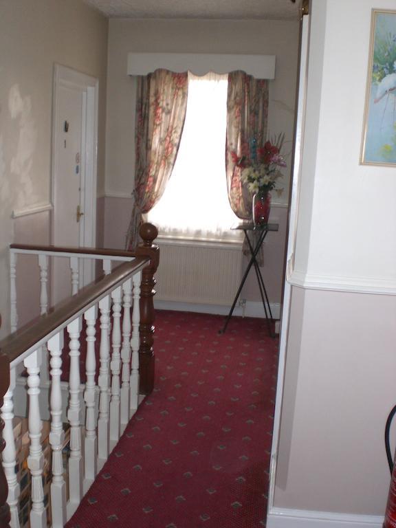 Melville Lodge Gatwick 홀리 외부 사진