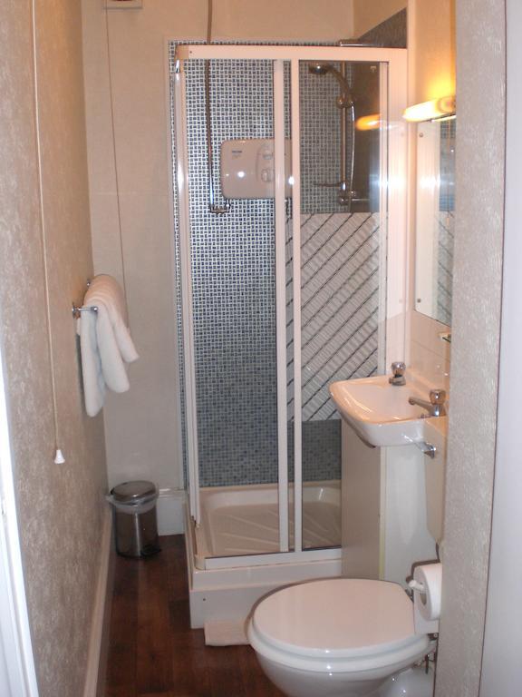Melville Lodge Gatwick 홀리 객실 사진