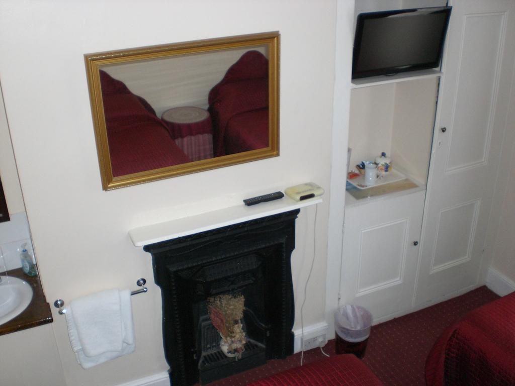 Melville Lodge Gatwick 홀리 객실 사진
