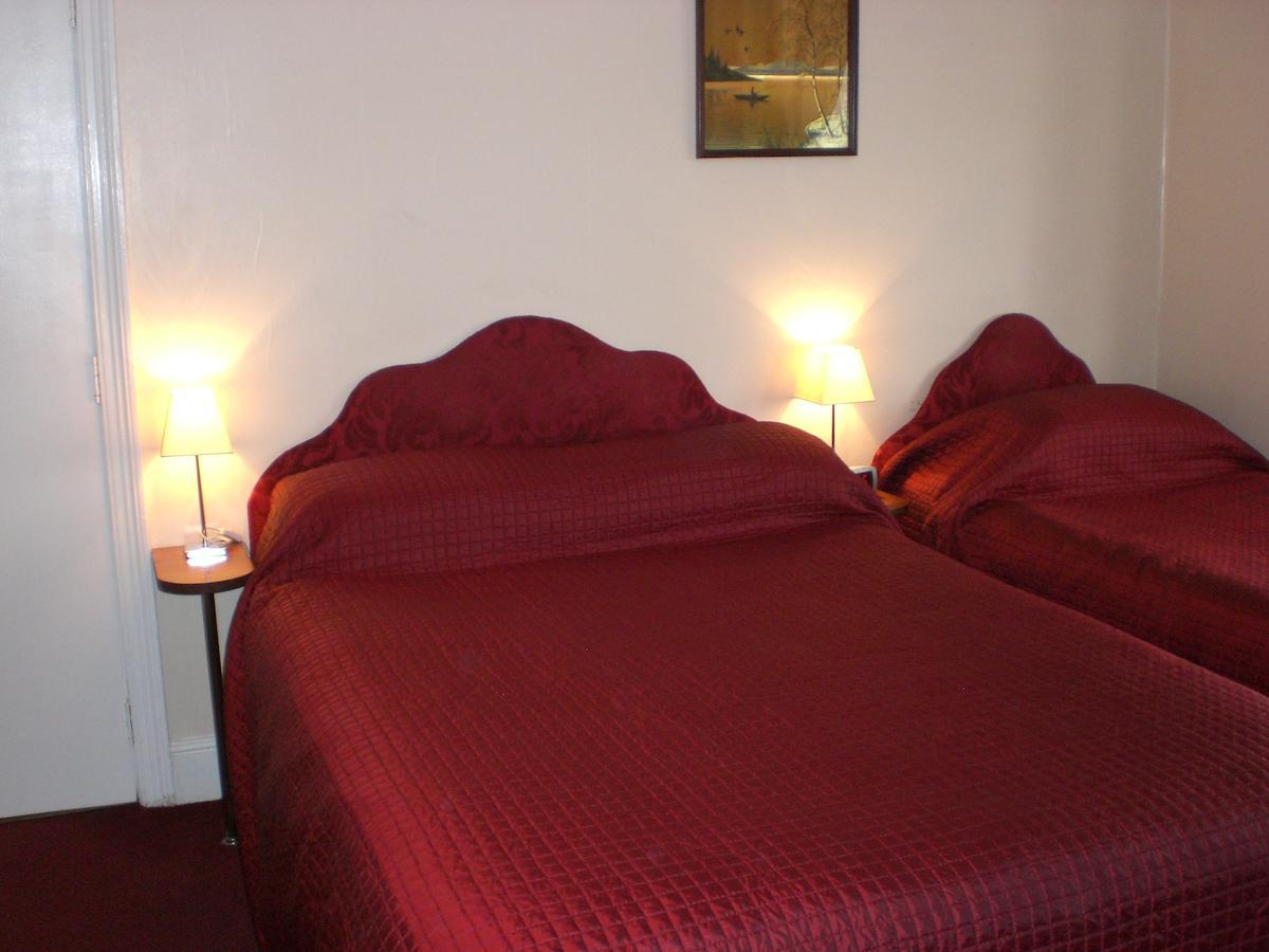 Melville Lodge Gatwick 홀리 객실 사진